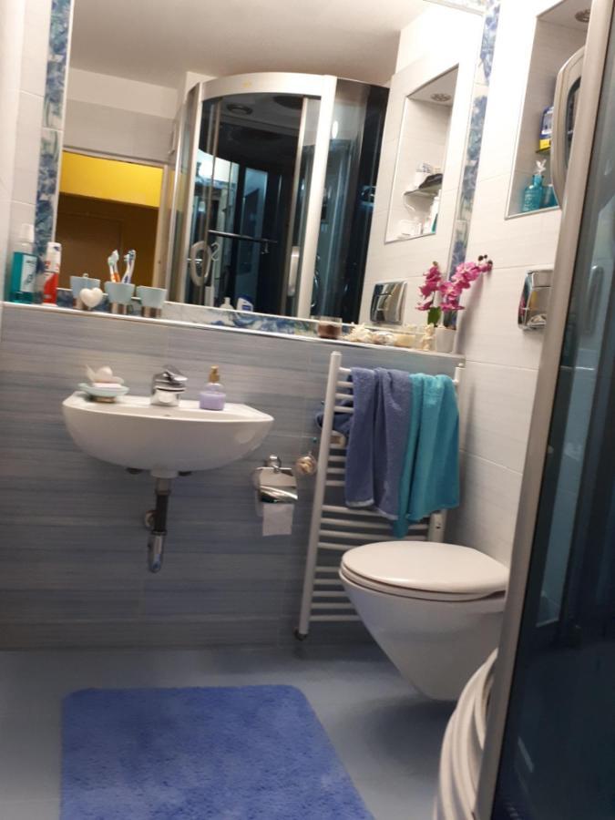 2 Bedrooms With Private Bath And Balcony Near The Airport Sófia Exterior foto